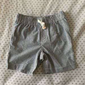 baby👶🏽item- striped shorts